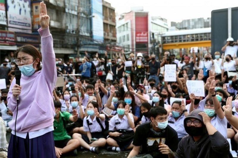 Thailand protests: Authorities move to ban Telegram messaging app